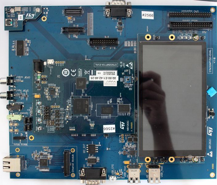 File:STM32MP15X-EVAL.jpg